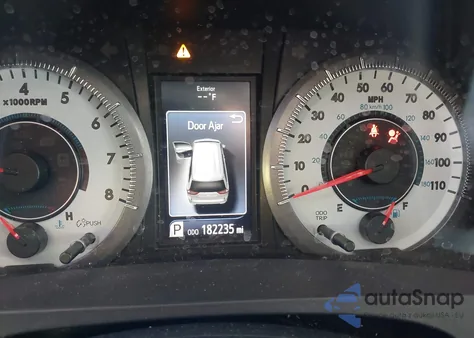 2016 Toyota Sienna Se Premium 8 Passenger z USA, uszkodzony, nr VIN 5TDXK3DC7GS717534